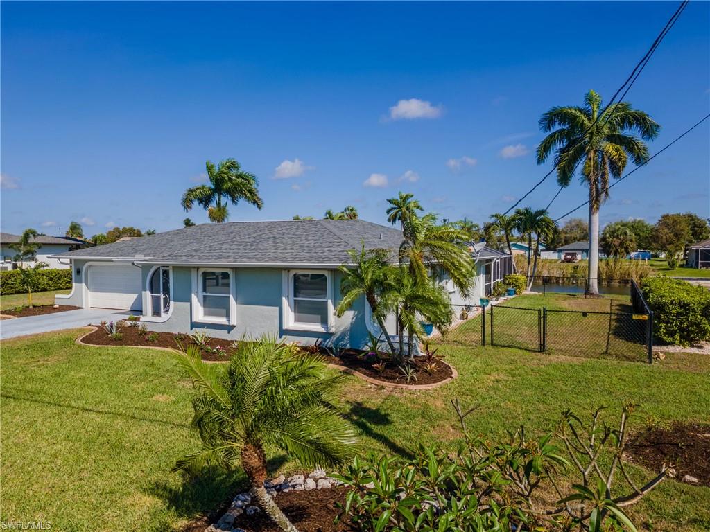 Ranch-style home with stucco siding, driveway, a gate, a garage, and roof with shingles
