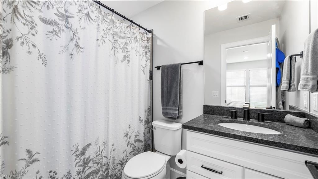 2nd Floor hall bath