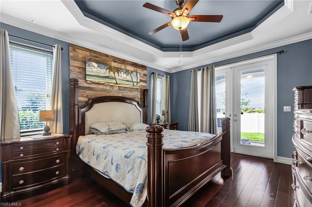 large primary suite, walk-in closet, walk-in shower, soaking tub, linen closet