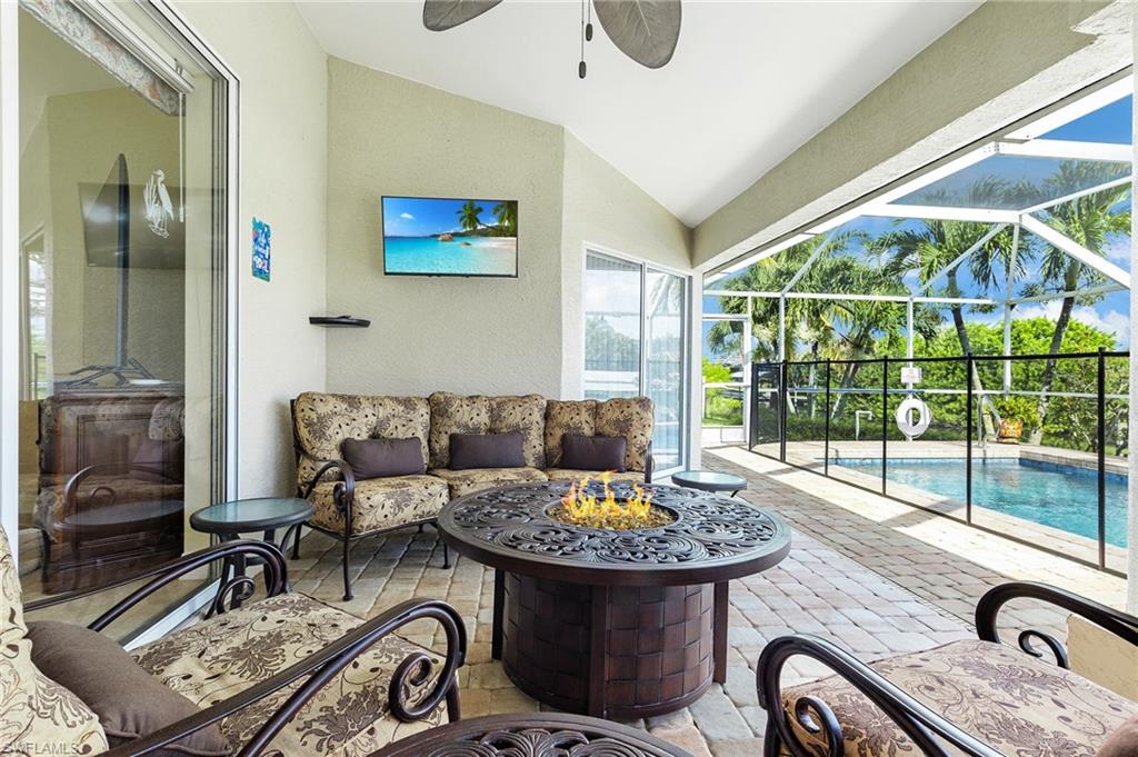 Lanai featuring vaulted ceiling, a patio area, and ceiling fan