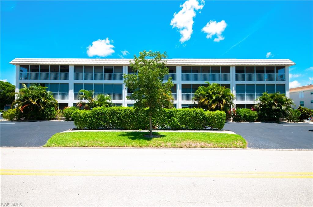 View of apartment building / complex