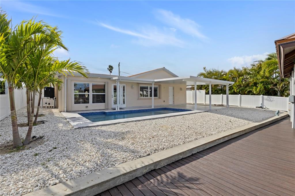 107 Albatross ST photo 6