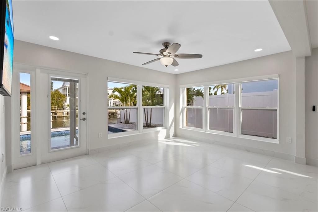 107 Albatross ST photo 16