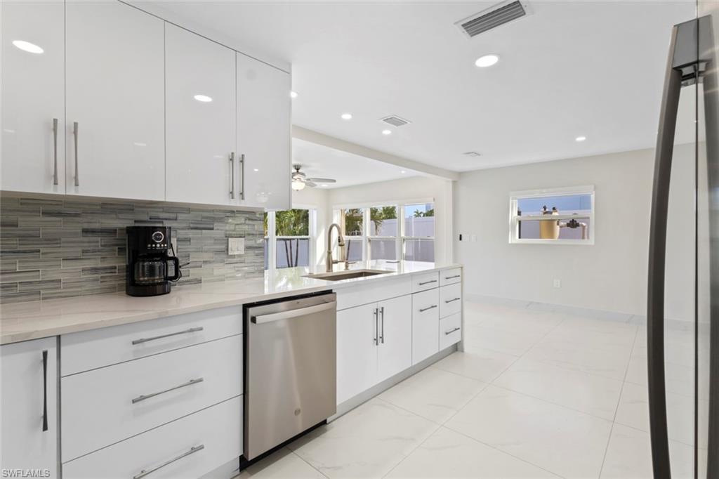 107 Albatross ST photo 12