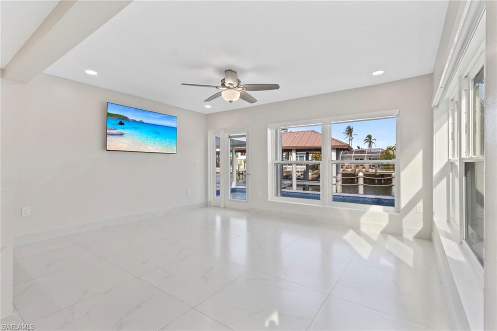 107 Albatross ST photo 15