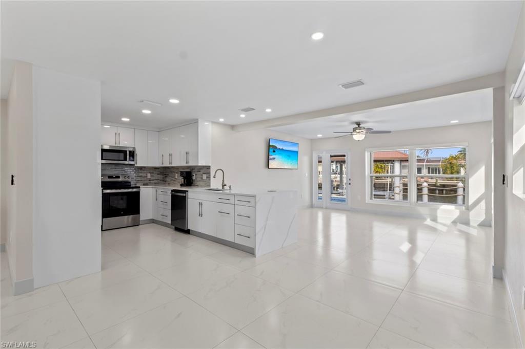 107 Albatross ST photo 11