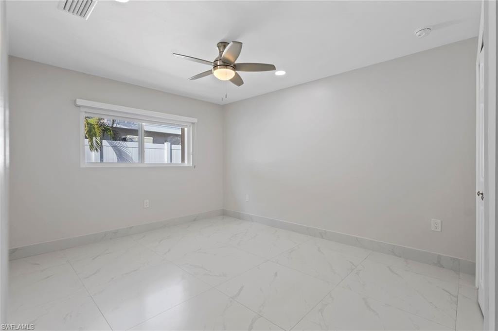 107 Albatross ST photo 19