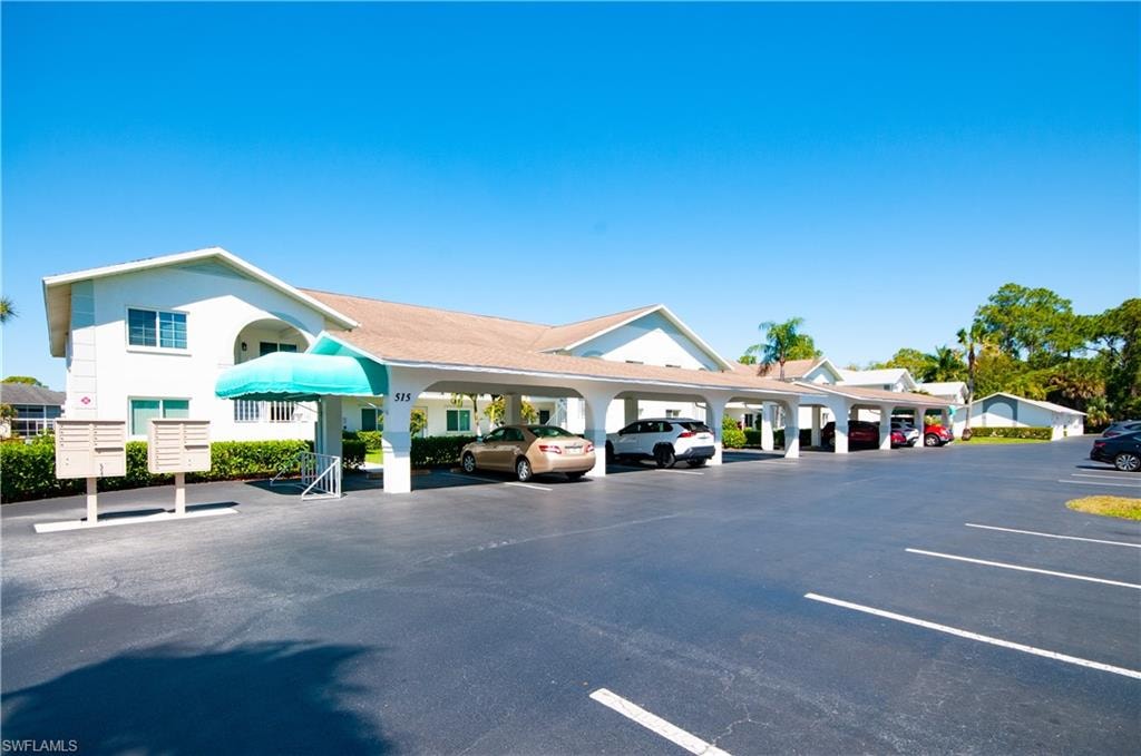 Carport right in front of unit