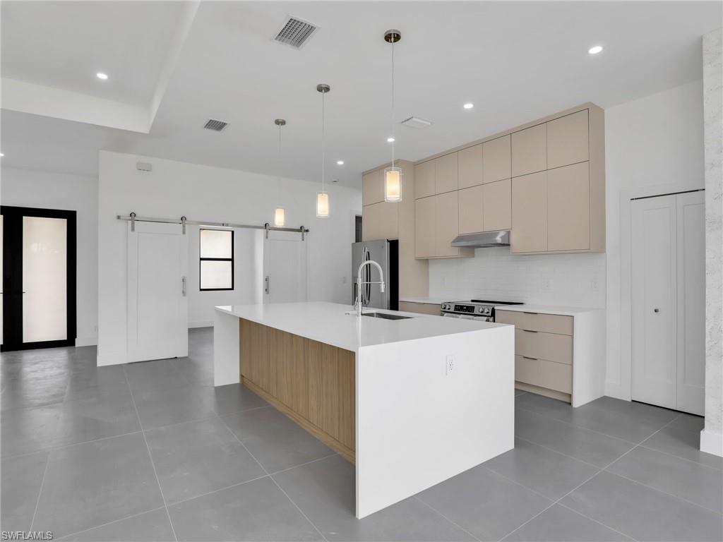 11153 Carnegie AVE photo 17