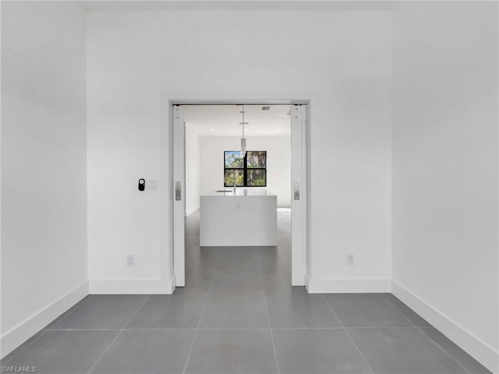 11153 Carnegie AVE photo 35