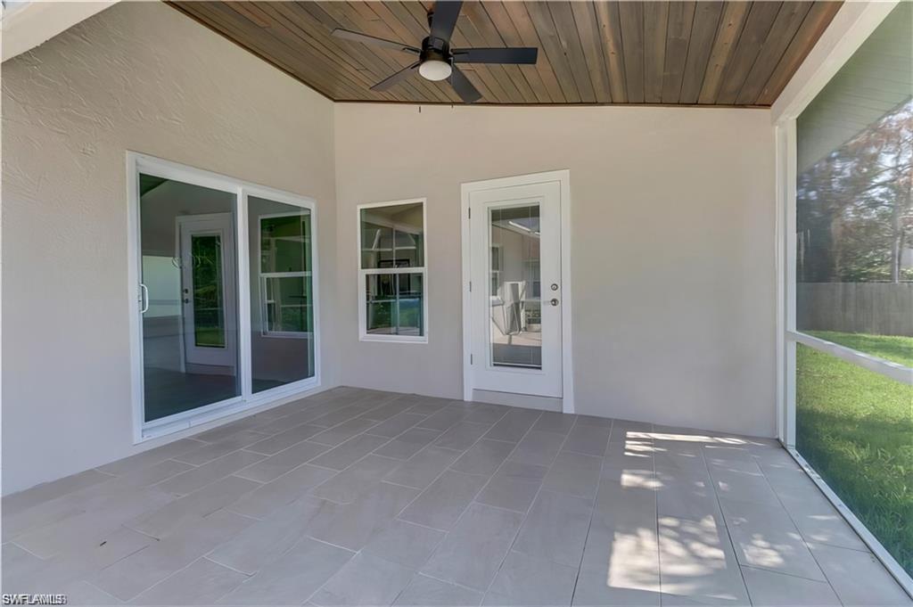 Unfurnished sunroom with ceiling fan