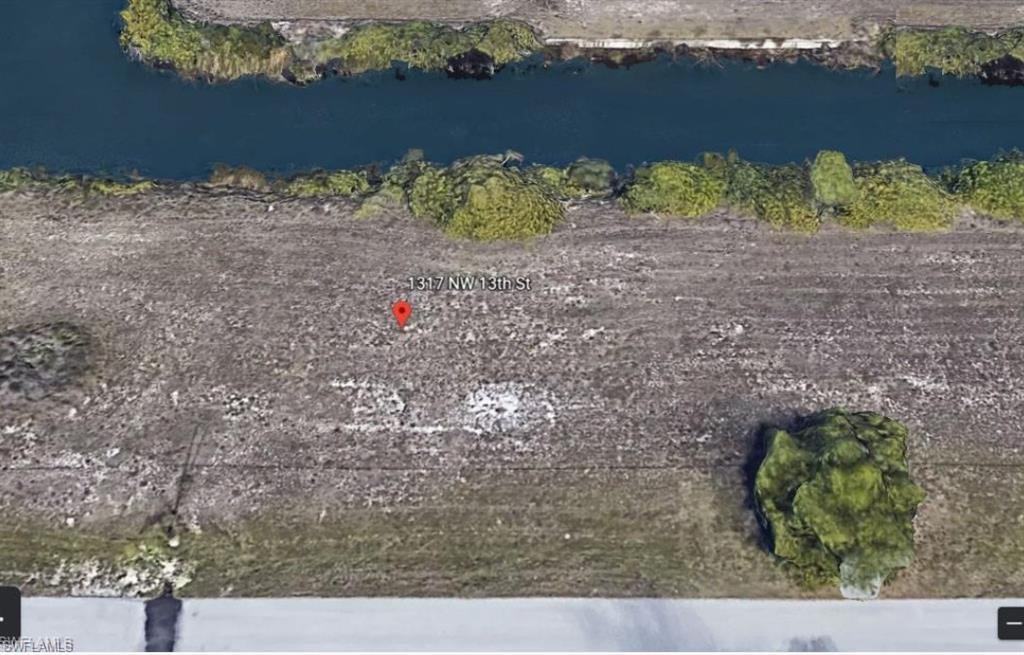 Aerial view of property's location featuring a nearby body of water