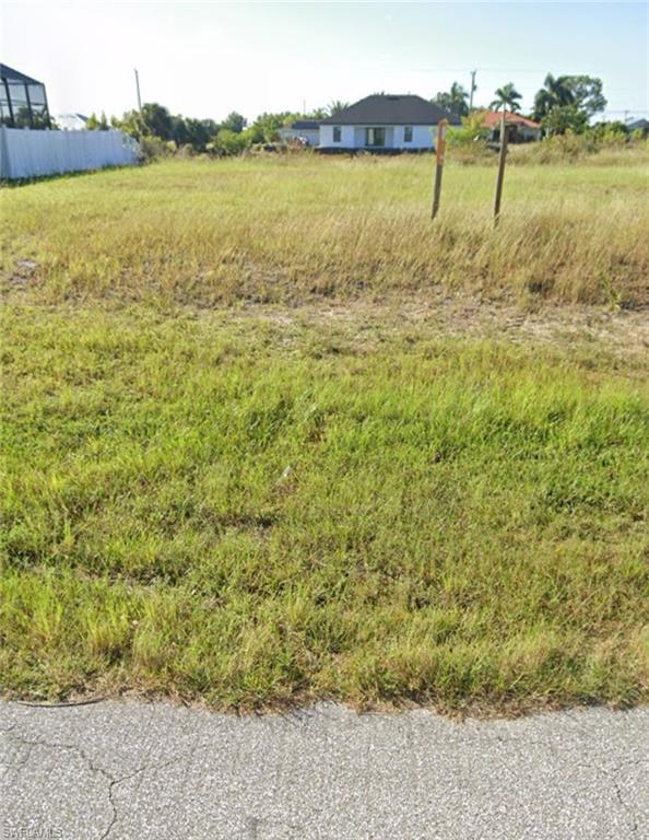 View of yard with a rural view