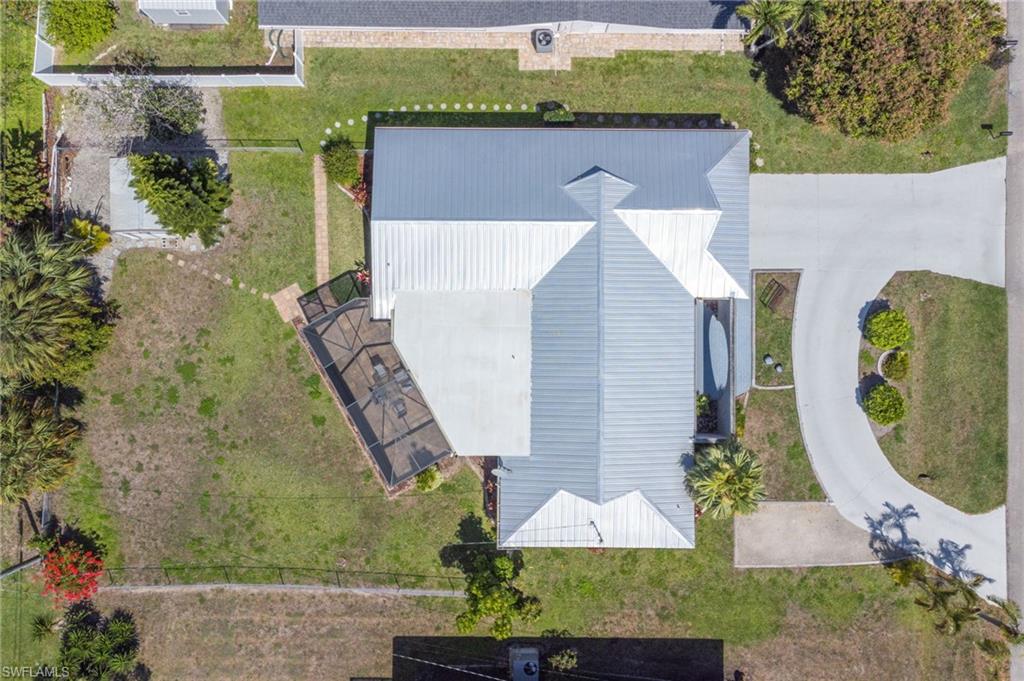 Aerial view of property and surrounding area