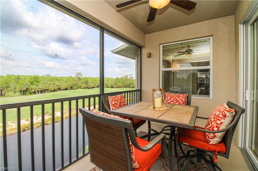 Sunroom with a ceiling fan
