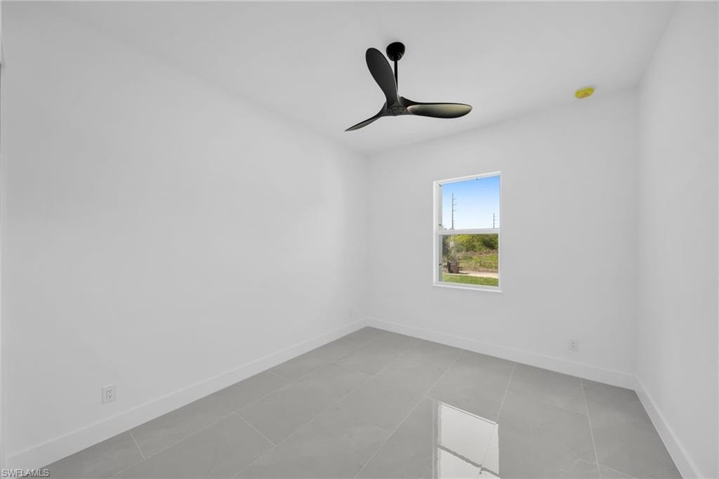 Unfurnished room with baseboards and ceiling fan