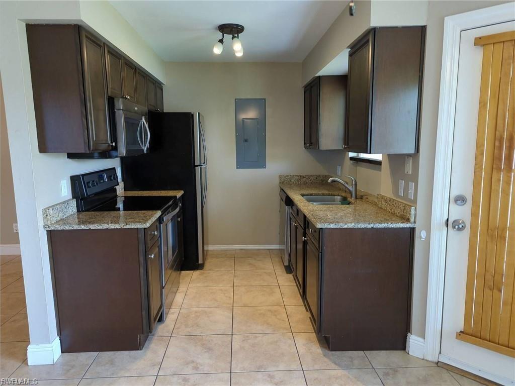 1503 SW 48th TER photo 6