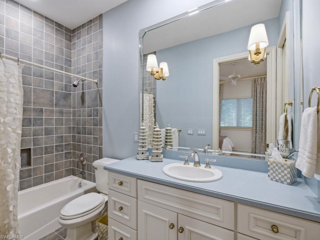 Guest Bathroom (Downstairs)