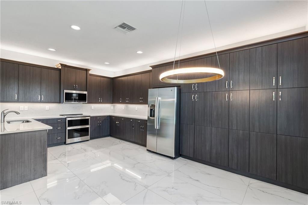 11604 Meadowrun CIR photo 14