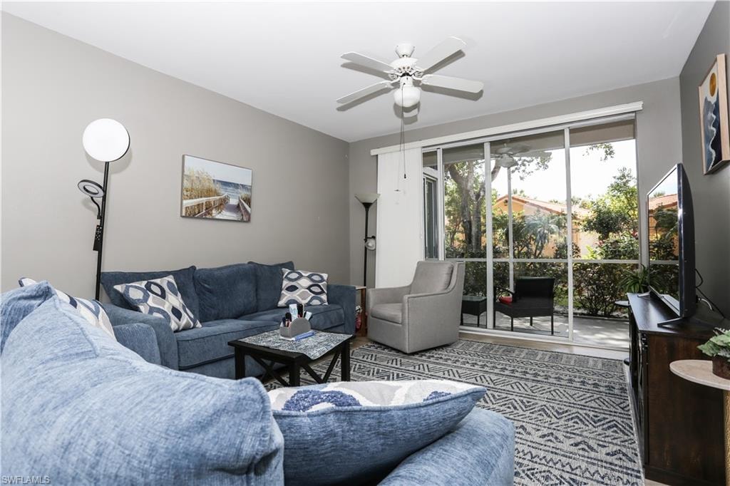Living area with a ceiling fan