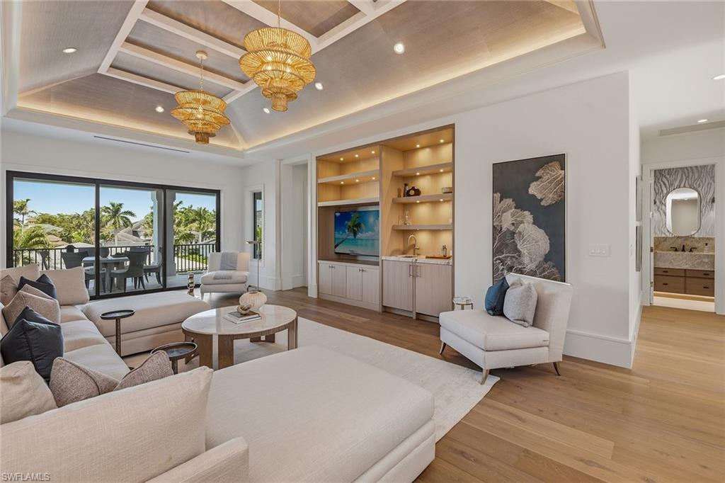 529 Neapolitan WAY photo 23