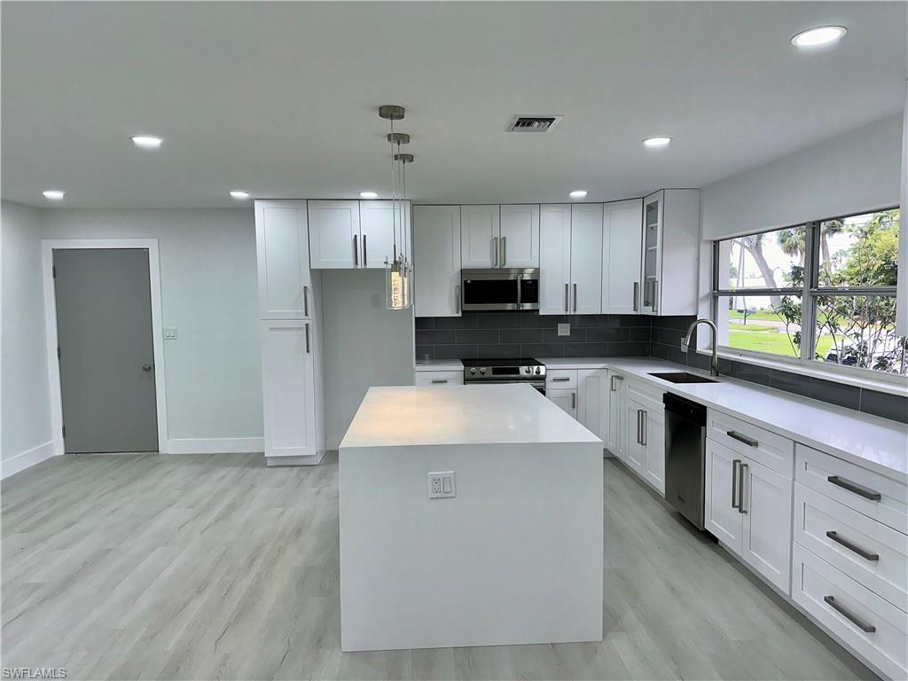 6187 Island Park CT