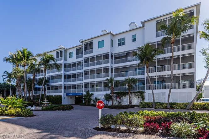 View of apartment building / complex