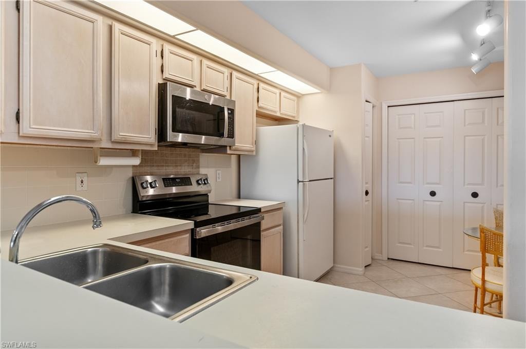 13020 Amberley CT 305 photo 7