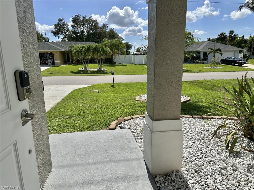 4317 View of frontal street view from entryway