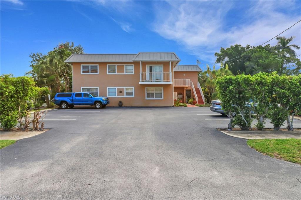 1195 Clam CT 202