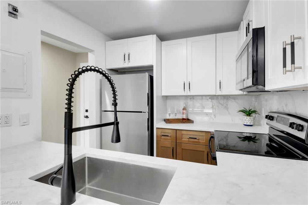 1195 Clam CT 202