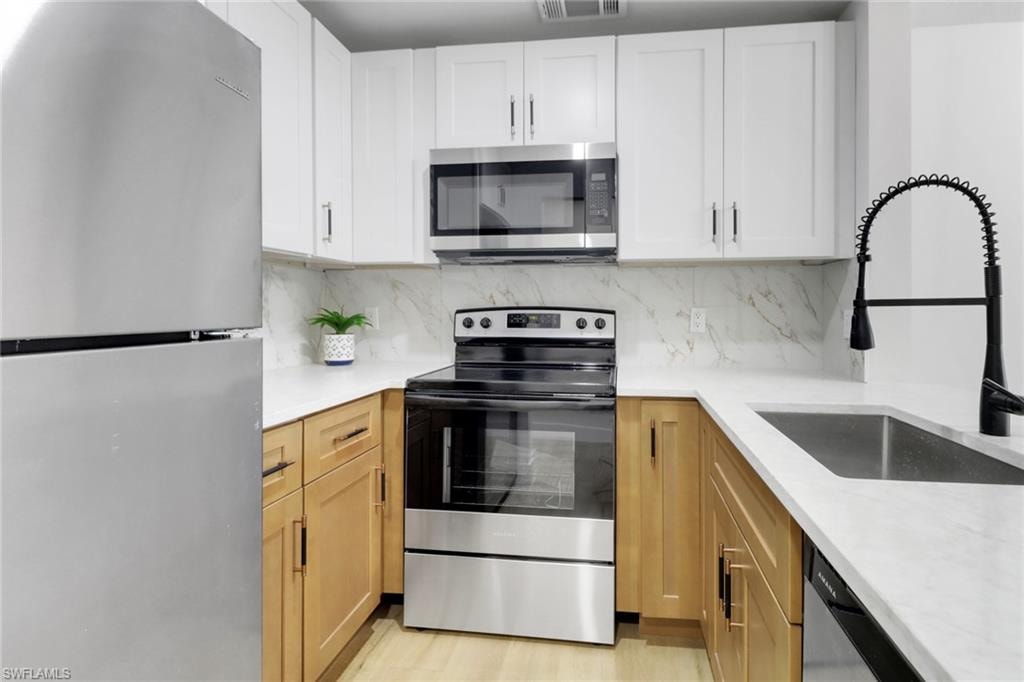 1195 Clam CT 202
