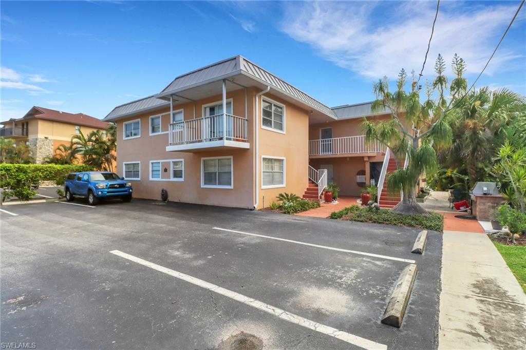 1195 Clam CT 202