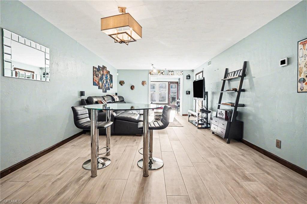 4150 Looking Glass LN 3903 photo 8