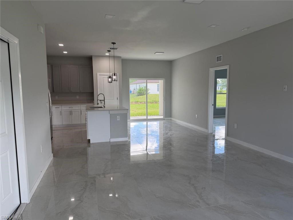 484 Westdale AVE photo 11