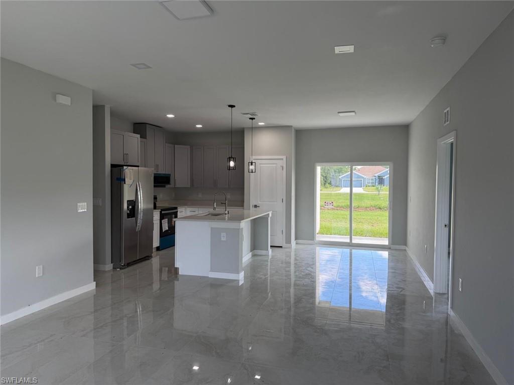 484 Westdale AVE photo 8