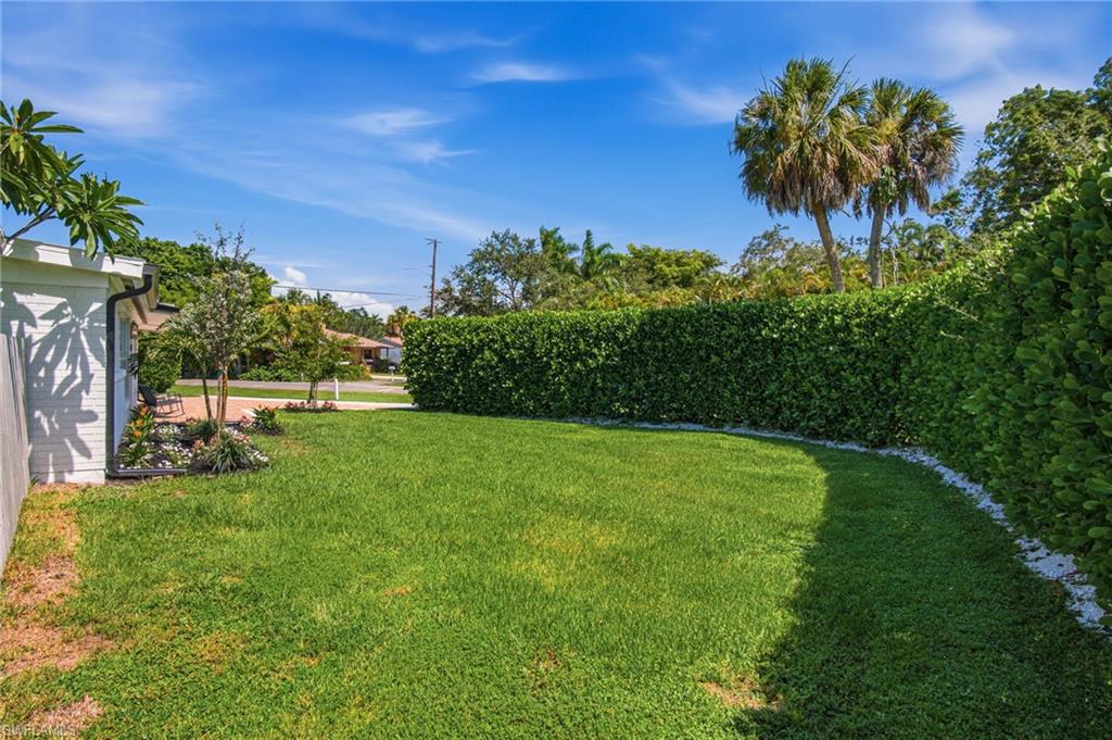 2300 Estey AVE photo 25