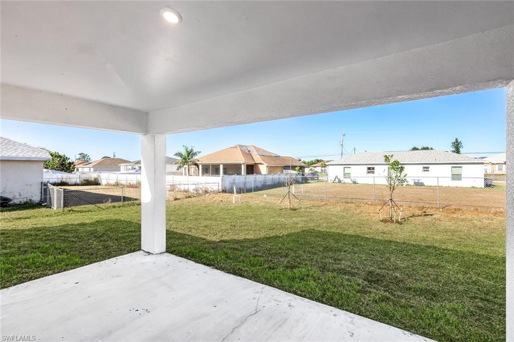 large lanai with views of the yard