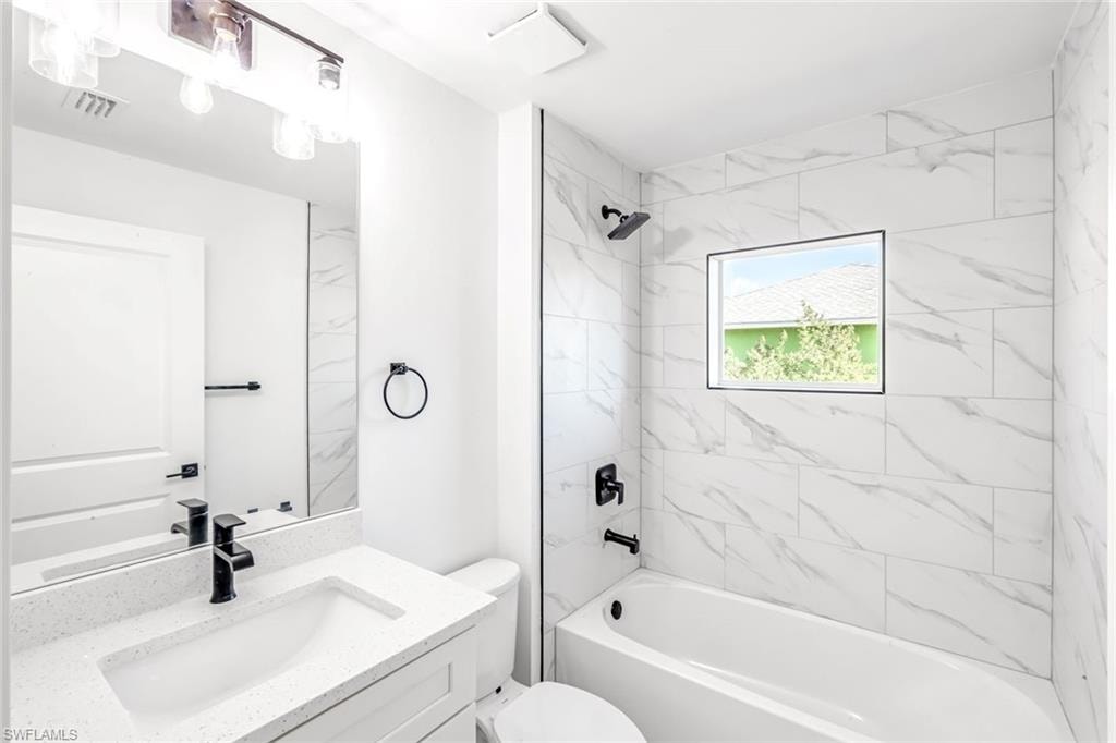 guest bathroom / bano de invitados