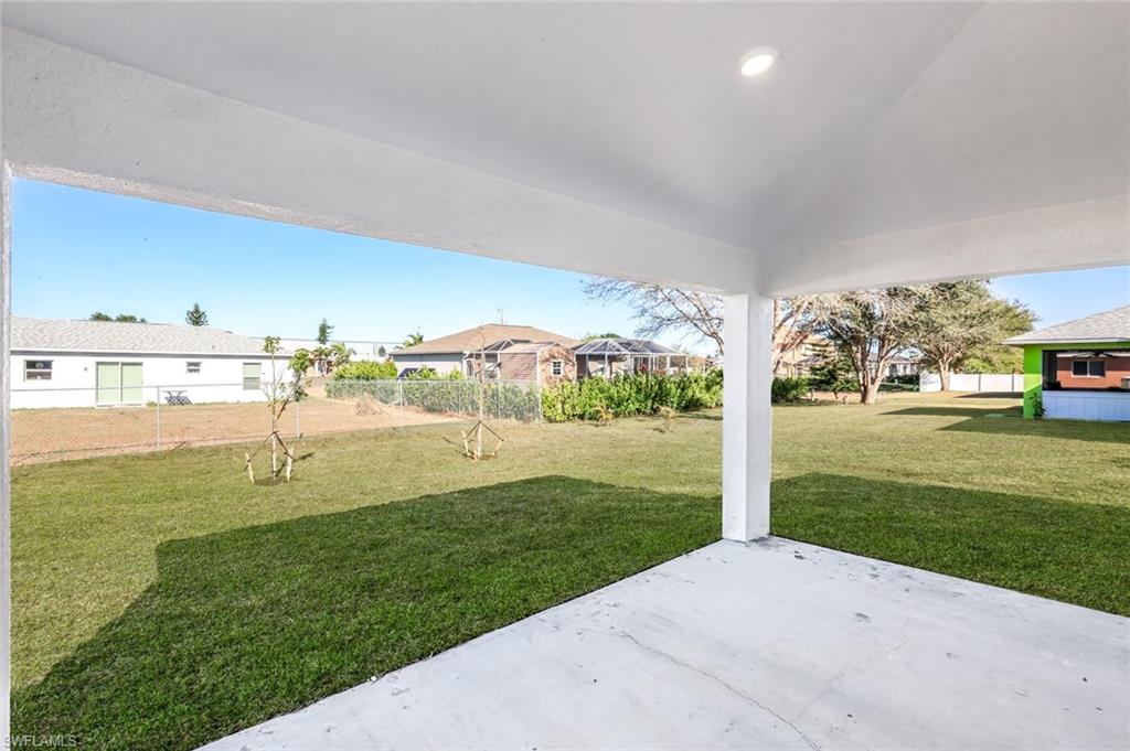 lanai grande con vistas al jardin