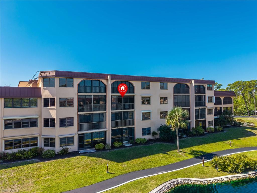 View of apartment building / complex