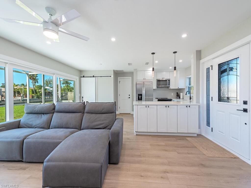 2772 Bayview DR