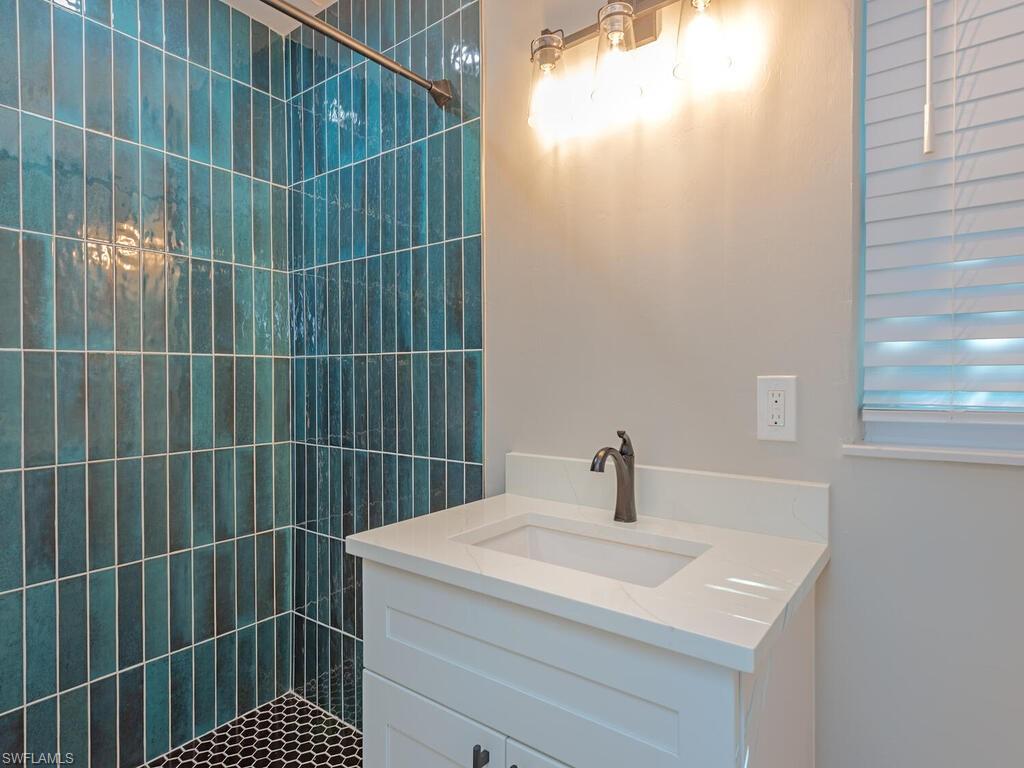 2772 Bayview DR photo 7