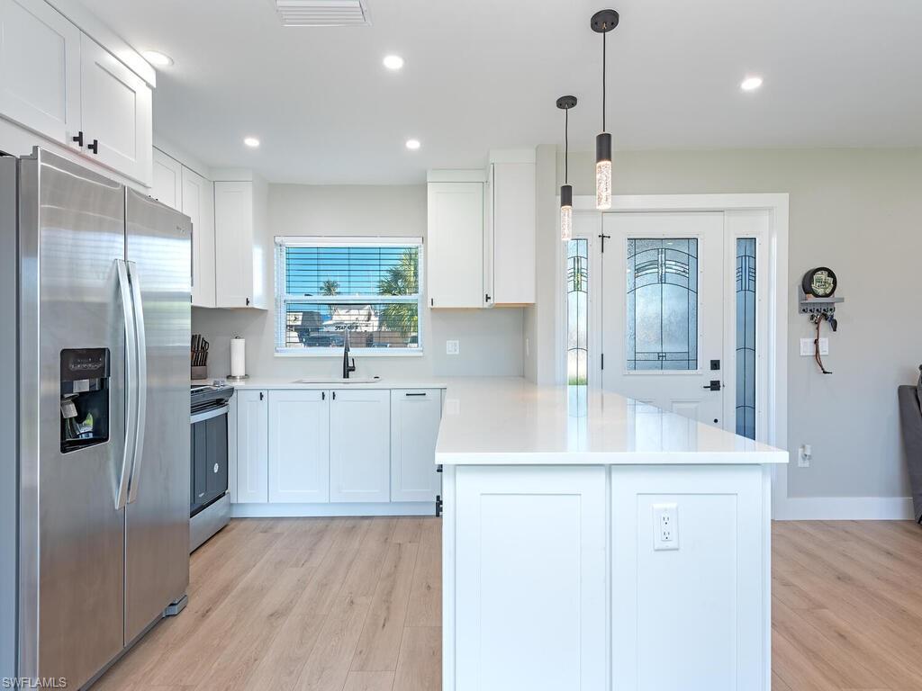 2772 Bayview DR