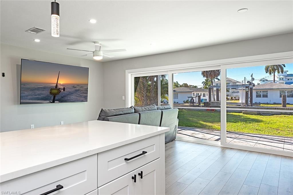 2772 Bayview DR