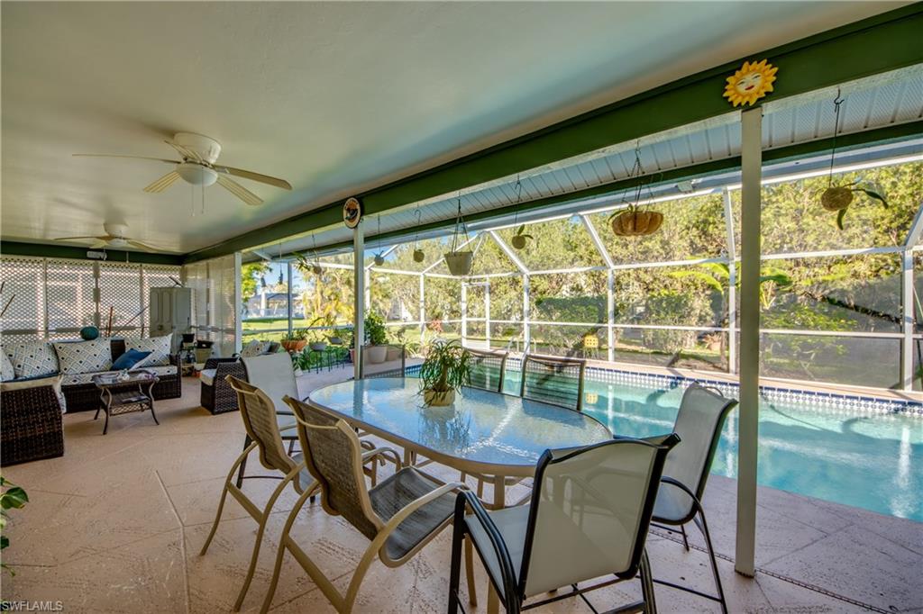 Sunroom with ceiling fan