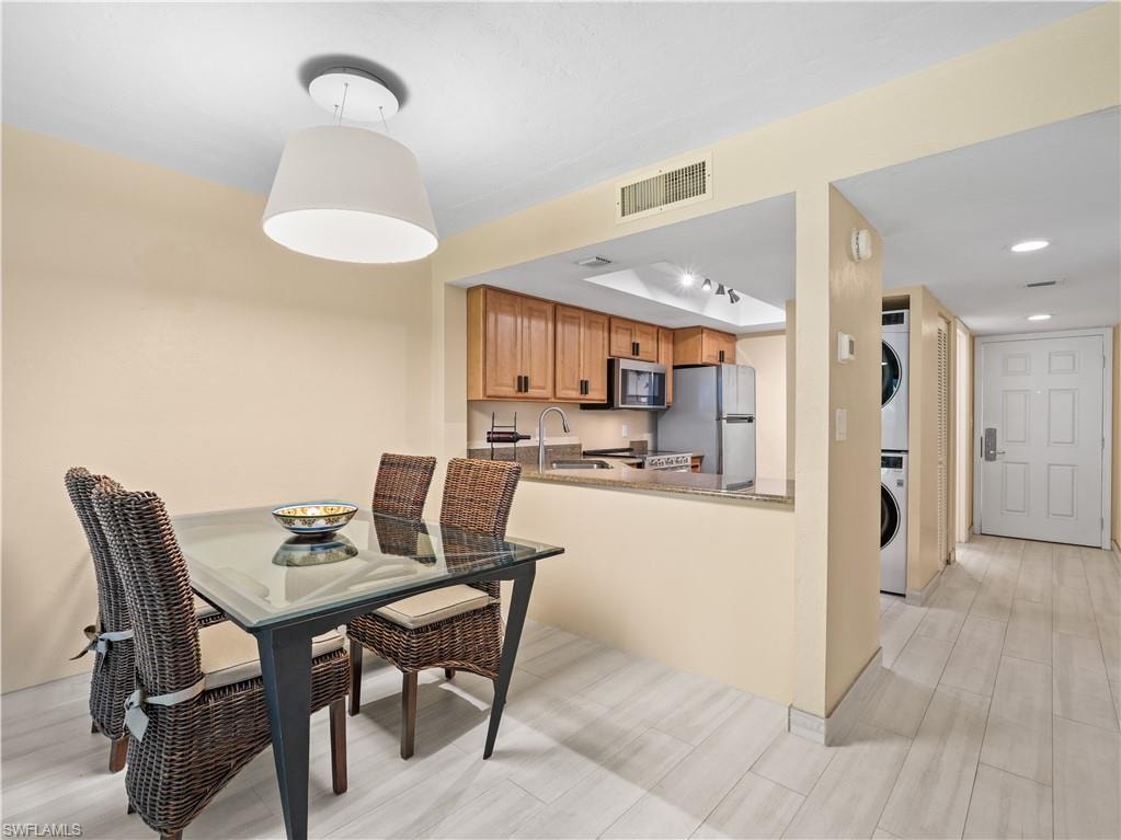 600 Neapolitan WAY 127 photo 6