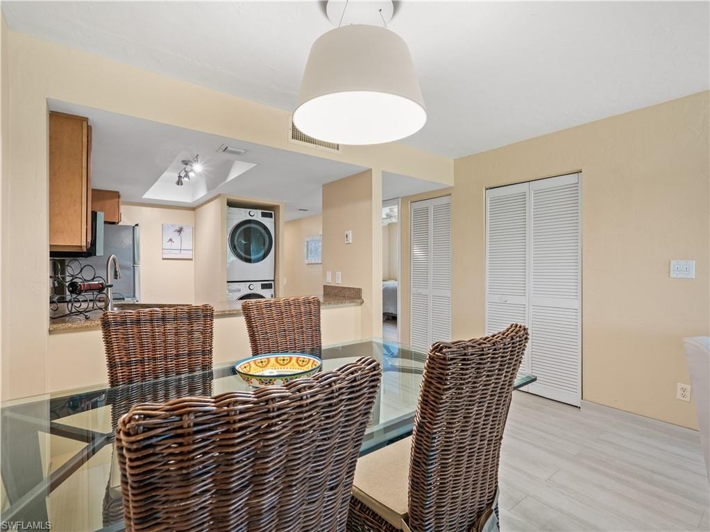 600 Neapolitan WAY 127 photo 13