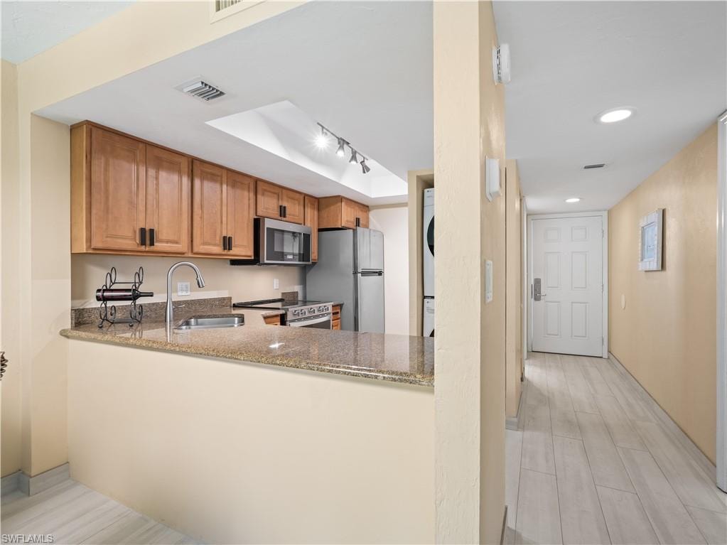 600 Neapolitan WAY 127 photo 7