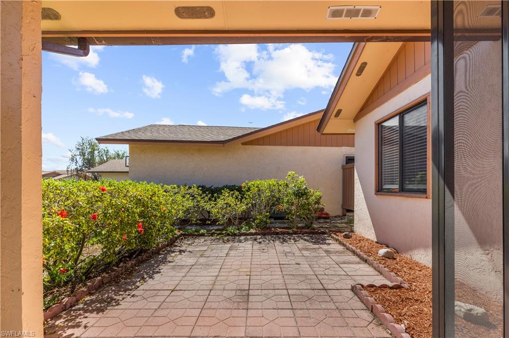 6487 Royal Woods DR photo 8
